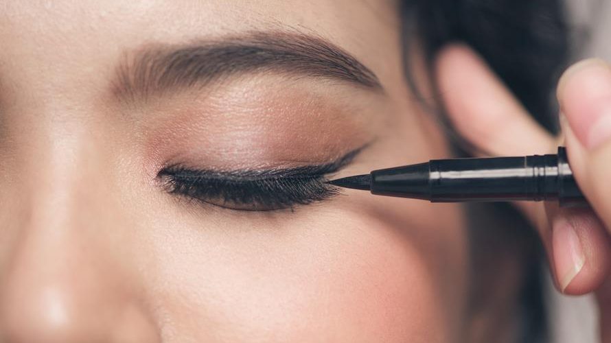 1.Eyeliner