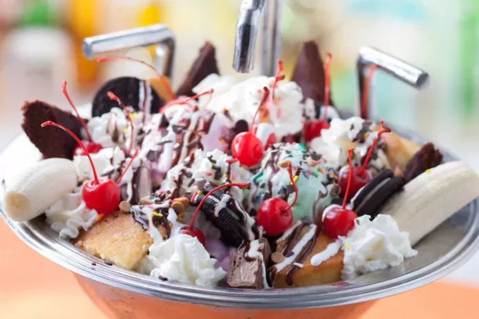 How To Make Sundae With Cookies and Ice Cream