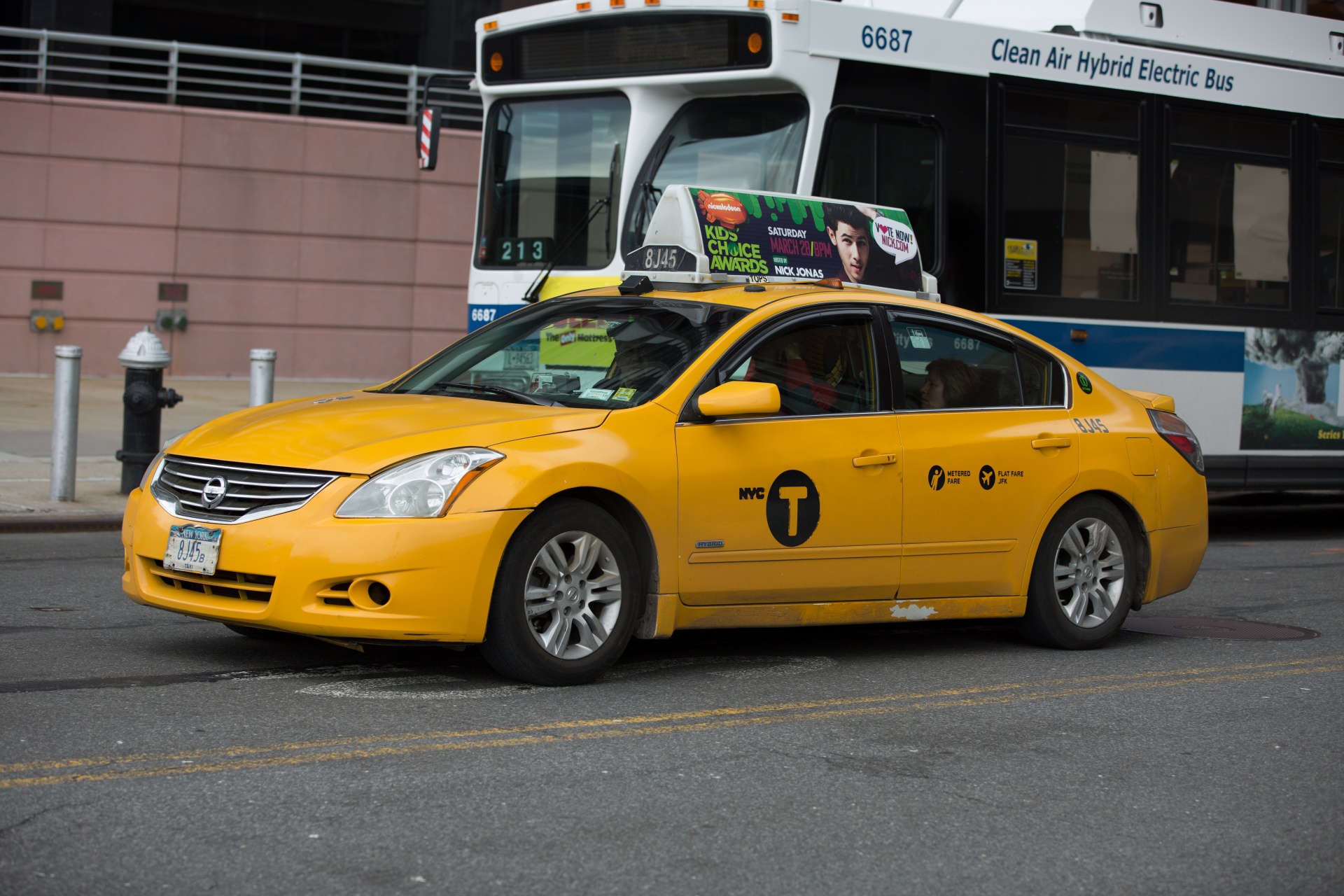 Купить желтое такси. Еллоу КЭБ такси. Желтое такси. Желтое такси Москва. Новое желтое такси Москва.